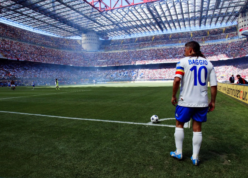 A legendary number 10 preparing for a corner kick at a full stadium